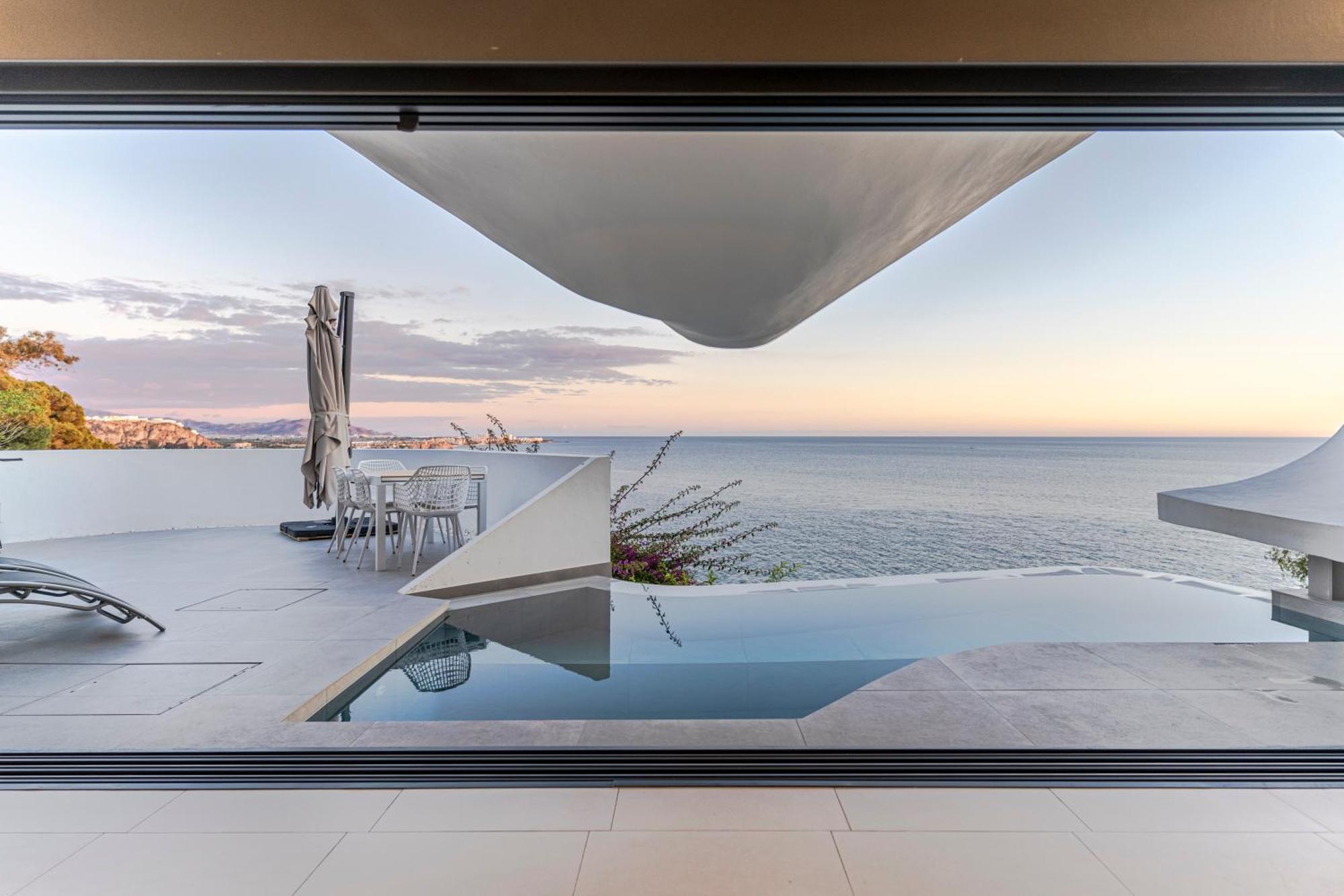 Rentitspain Casa Del Acantilado Piscina Climatizada Salobrena Luaran gambar